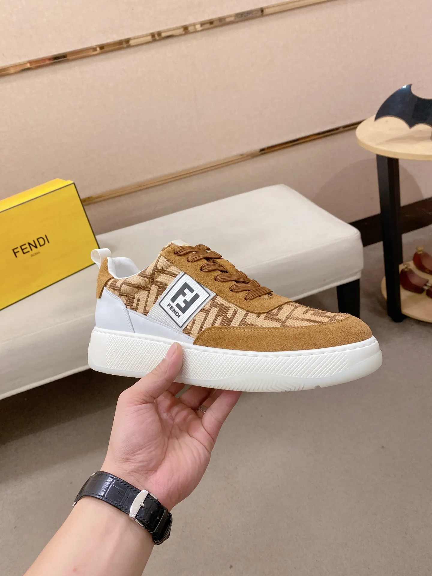 Men's shoes 💰 440💰 (fendi) New style 👊🏻 upper 🇮🇹 imported cowhide fabric 🇩🇪 lining imported sheepskin lining. The original outsole is molded to highlight the identity of every man, and the upper foot is elegant and stable🚶🏻🚶🏻The high-end custom counters reproduce the original version📯No matter the wind or rain, the shoe last remains unchanged and can withstand the verification of time🔍️,🔵 Size: 38-44